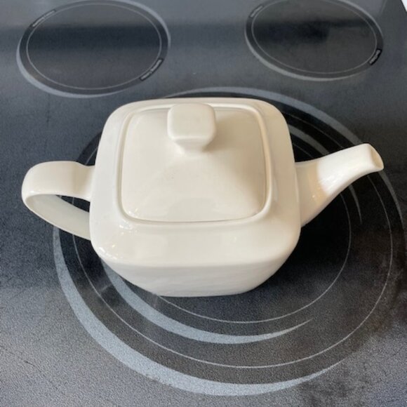 Brand New White Porcelain Teapot - Bowring - Picture 2 of 3